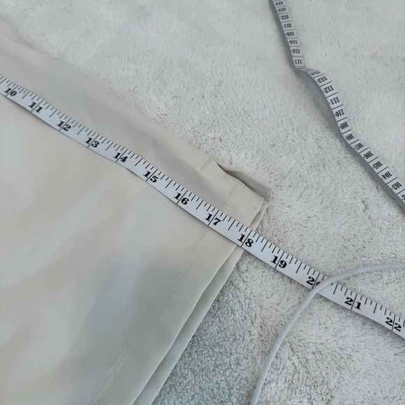 NWT Fabletics The 5” Fundamental Short (Lined) XXL - Picture 8 of 9